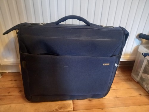 Tripp wheeled garment - tripp,